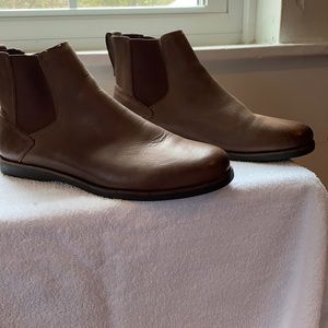 Tommy Bahama brown leather boots! Great condition!